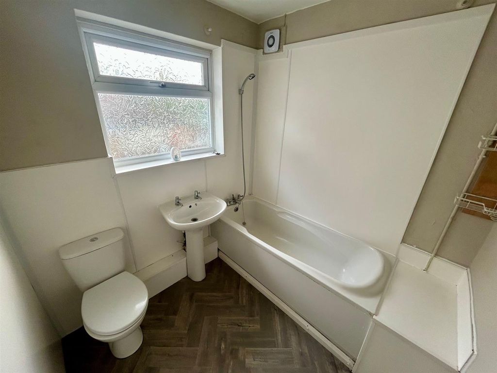 Property photo 2 of 9 Bathroom.Jpg