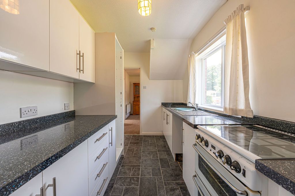 Property photo 2 of 40