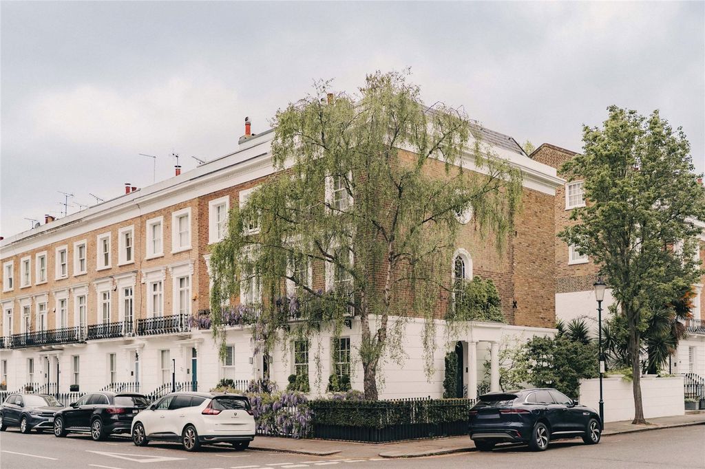 Property photo 3 of 16 Hobury Street