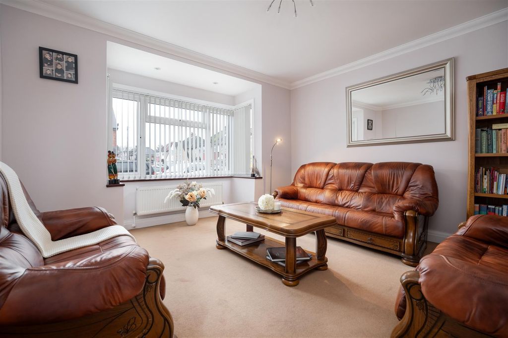 Property photo 2 of 20 Living Room