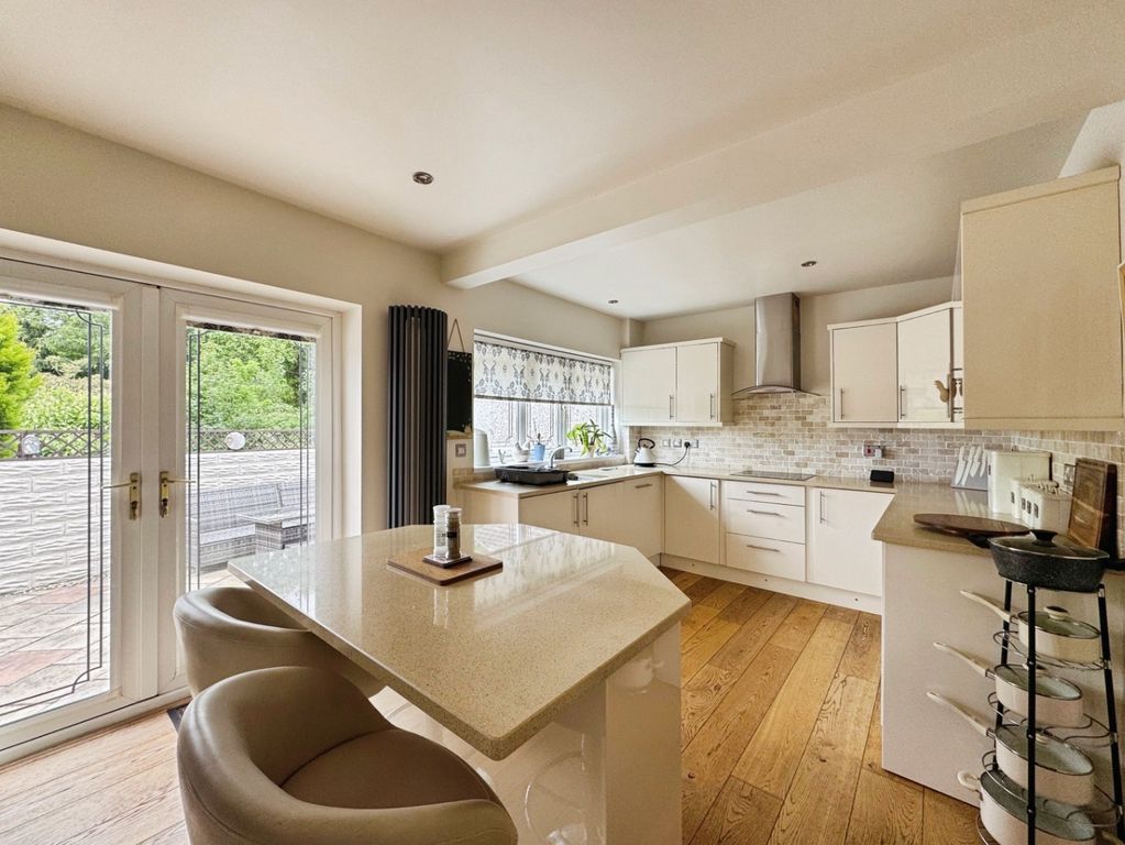 Property photo 3 of 46 3862366