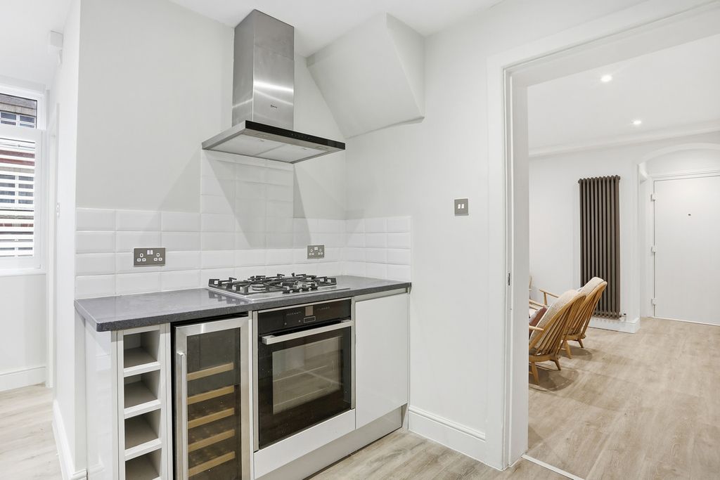 Property photo 3 of 21