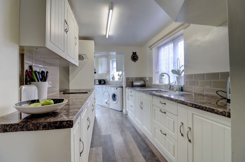 Property photo 2 of 12 Picture No. 06