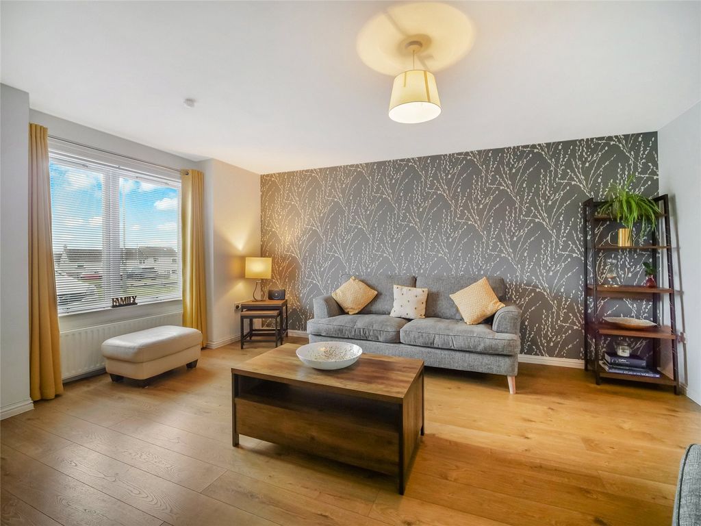 Property photo 2 of 21 Picture No. 19