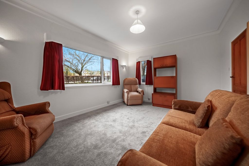 Property photo 3 of 18 Picture No. 12