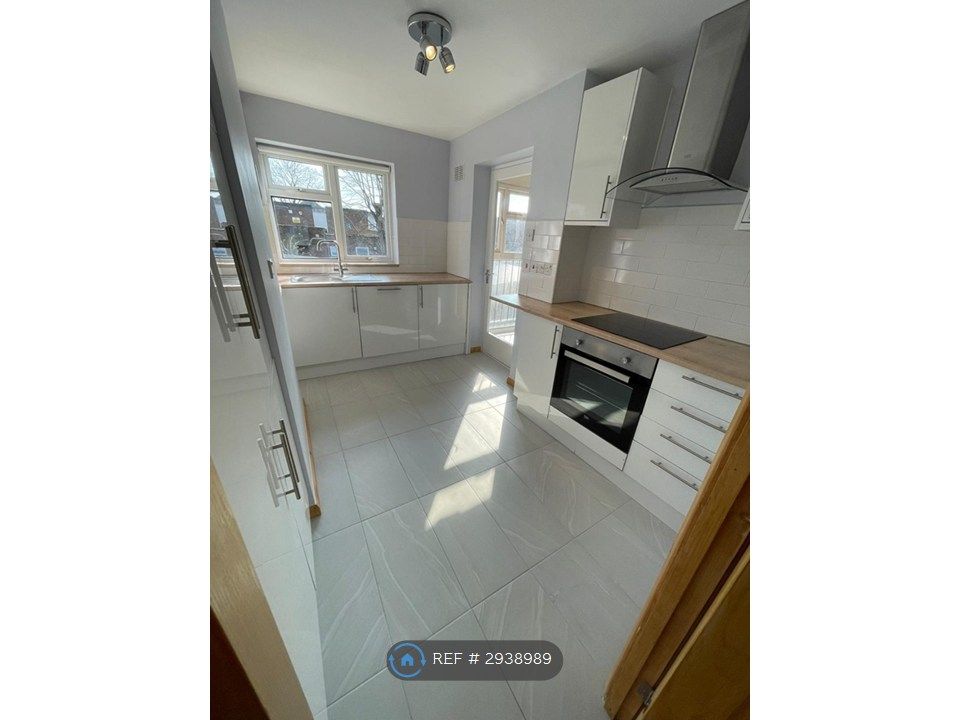 Property photo 2 of 9 Kitchen