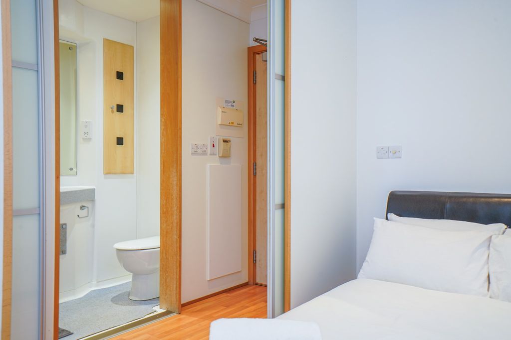 Property photo 3 of 6 Bedroom