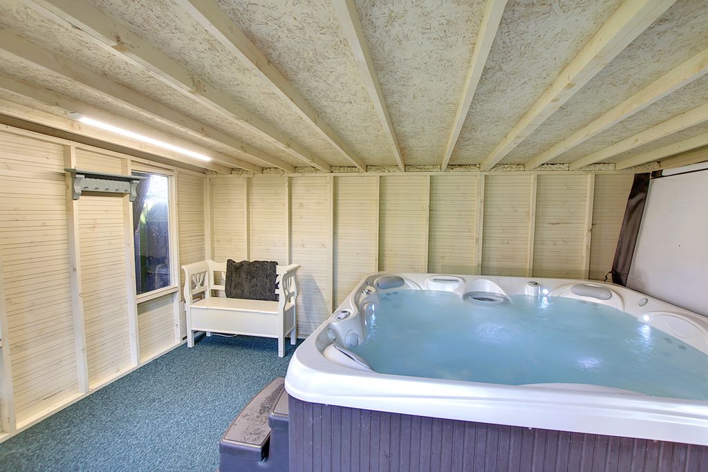 Property photo 3 of 31