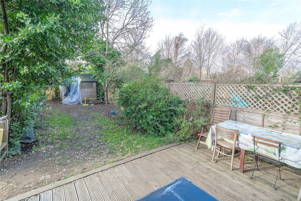 Property photo 3 of 19 Garden B