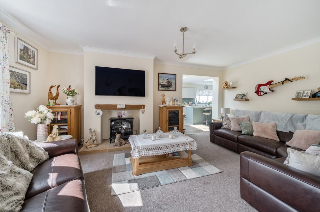 Property photo 3 of 25 1326840-11-688207...
