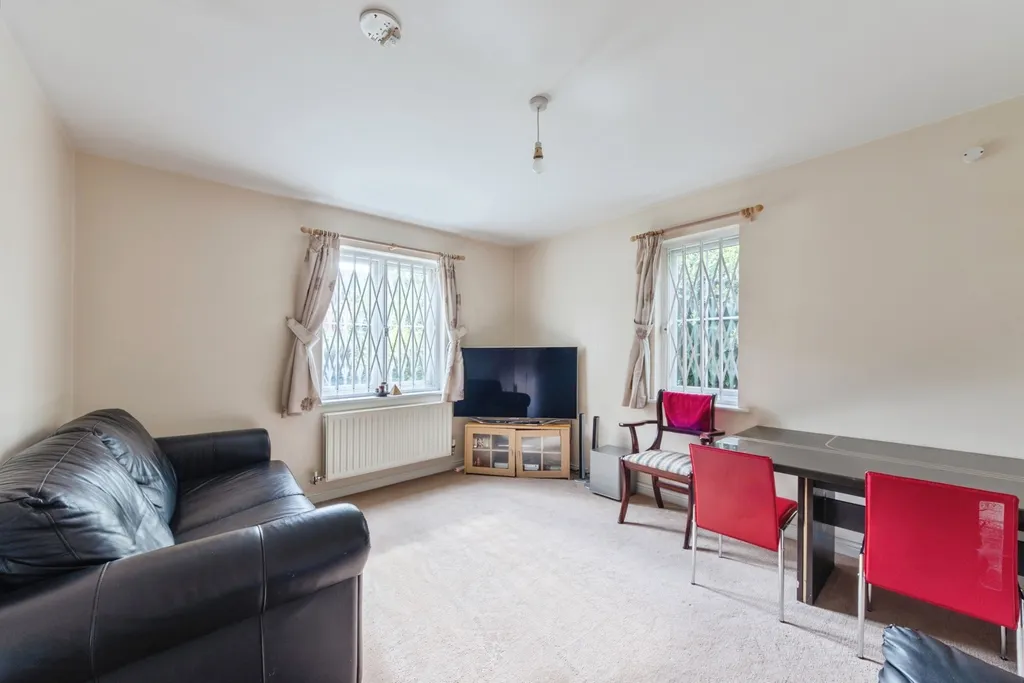 Apartment in Solihull, West Midlands - View 6
