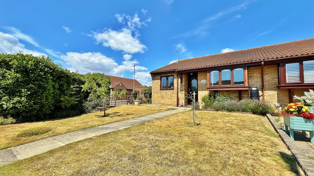 Property photo 1 of 21 Outside - Front