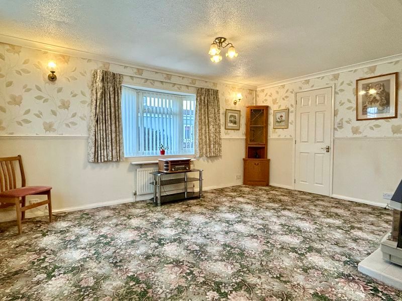 Property photo 2 of 11 Lounge