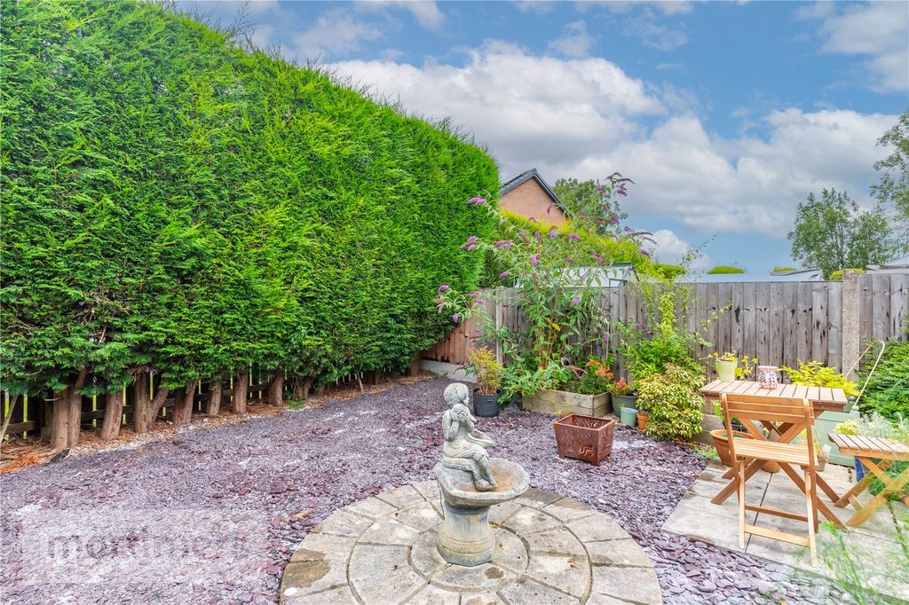Property photo 3 of 17 Garden