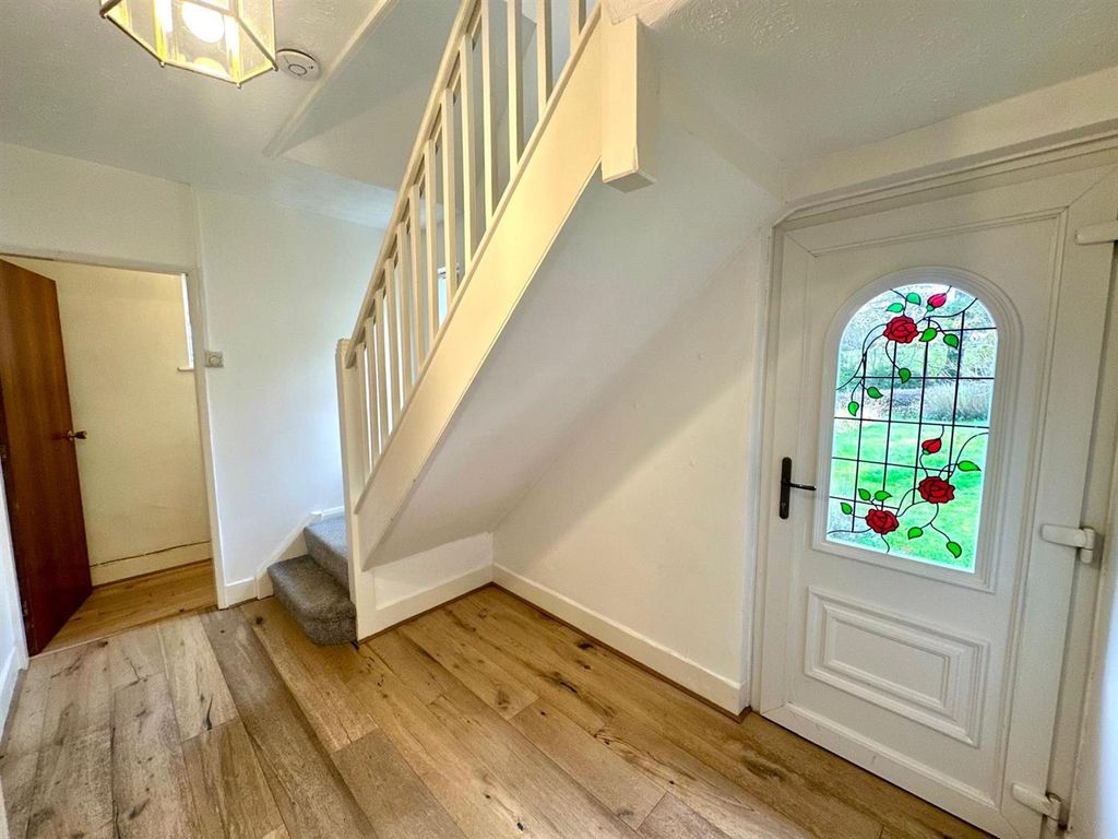 Property photo 3 of 21 Entrance Hallway