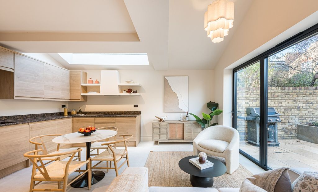 Property photo 1 of 18