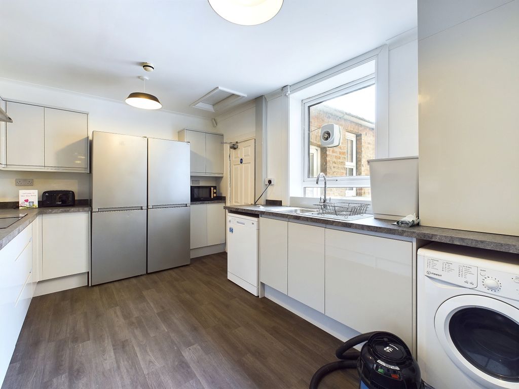 Property photo 3 of 13 Cam03162G0-Pr0127-Still010