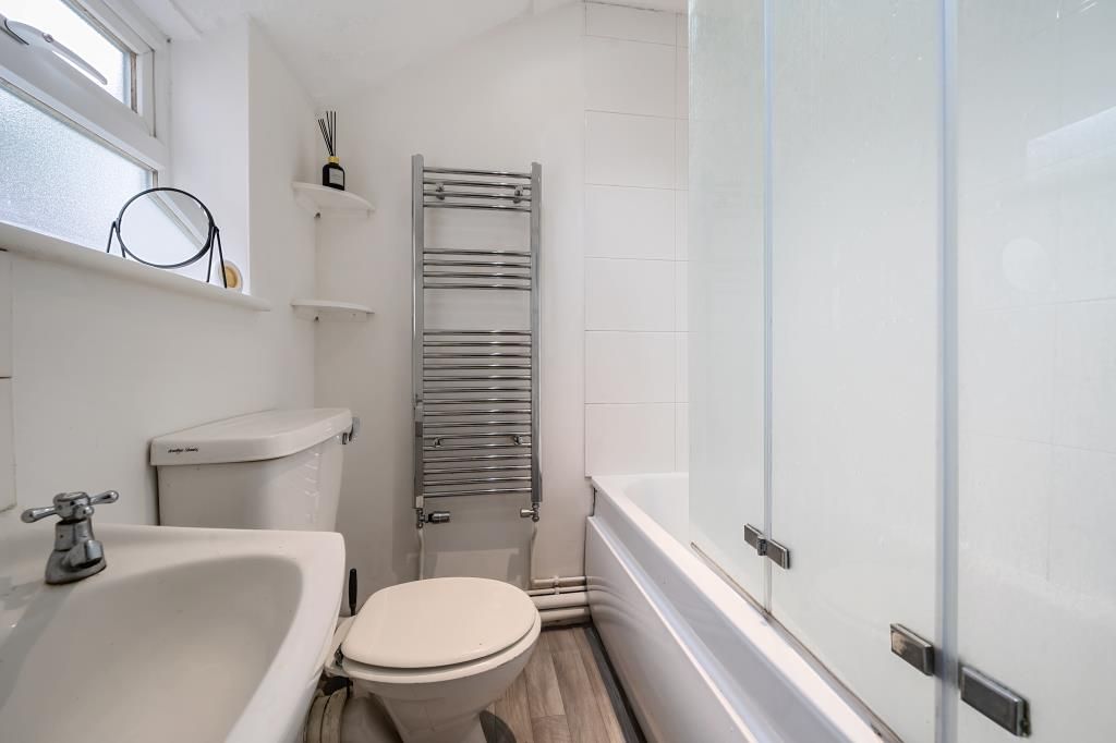 Property photo 3 of 9 Bathroom