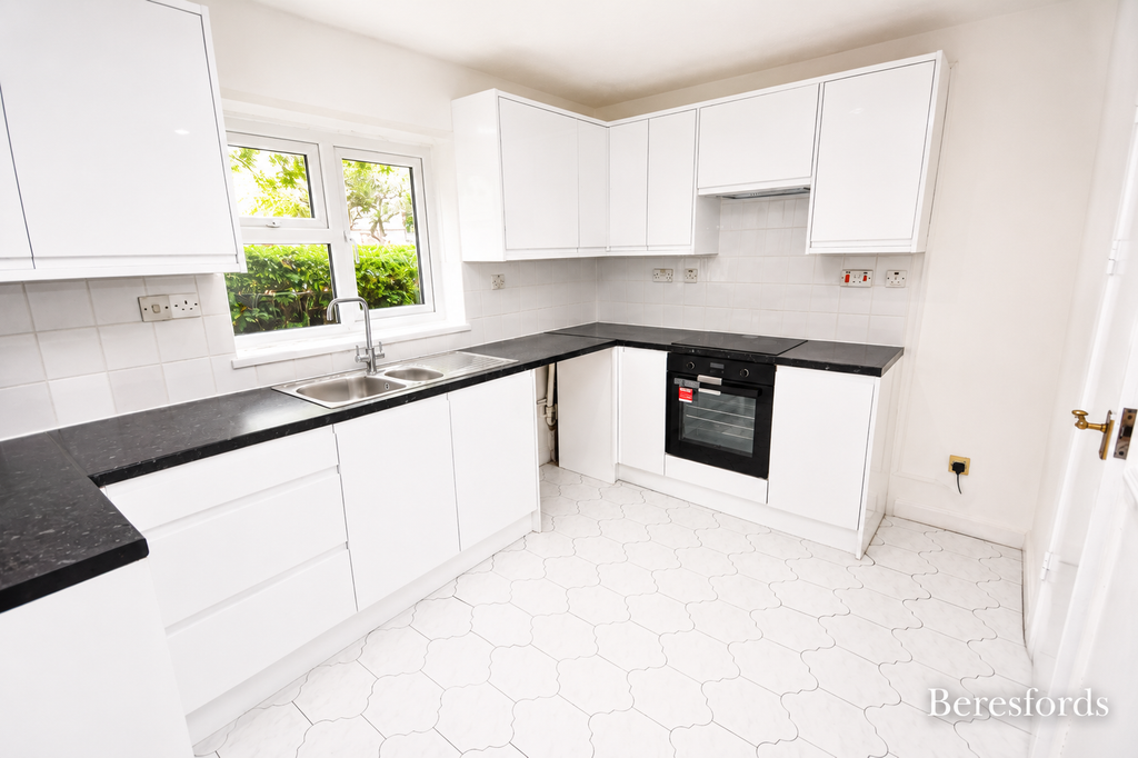 Property photo 3 of 7 Kitchen