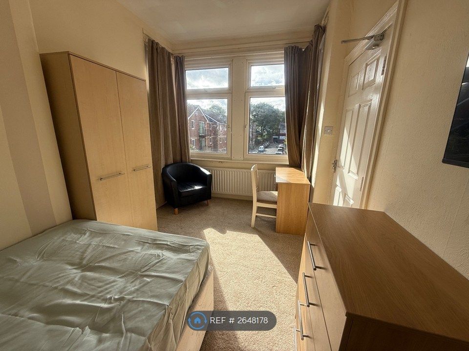 Property photo 3 of 19 Room 2