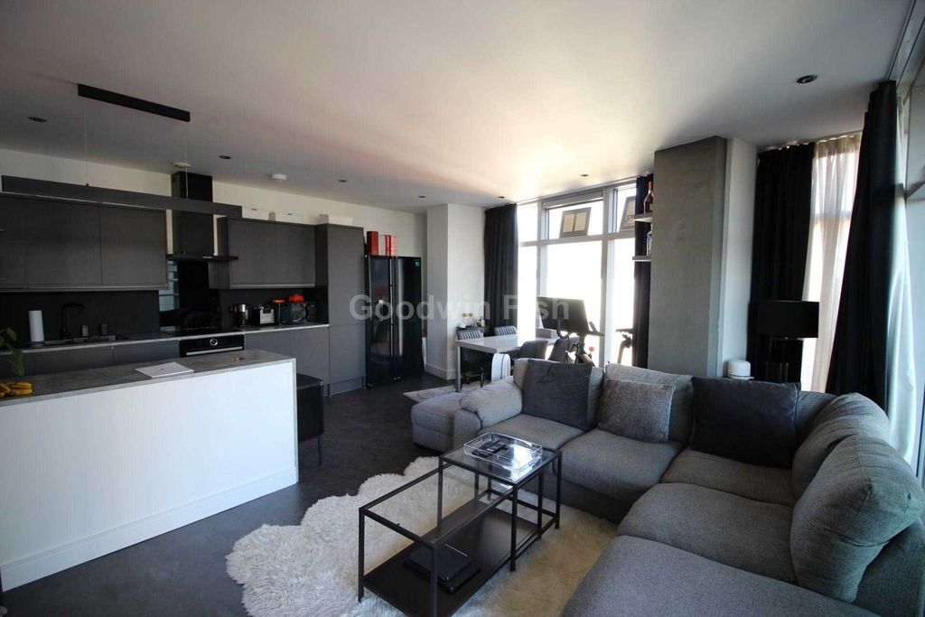 Property photo 2 of 20