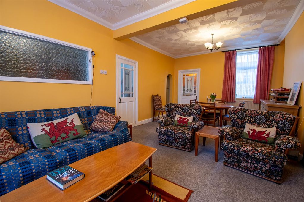 Property photo 2 of 19 Living / Dining Room