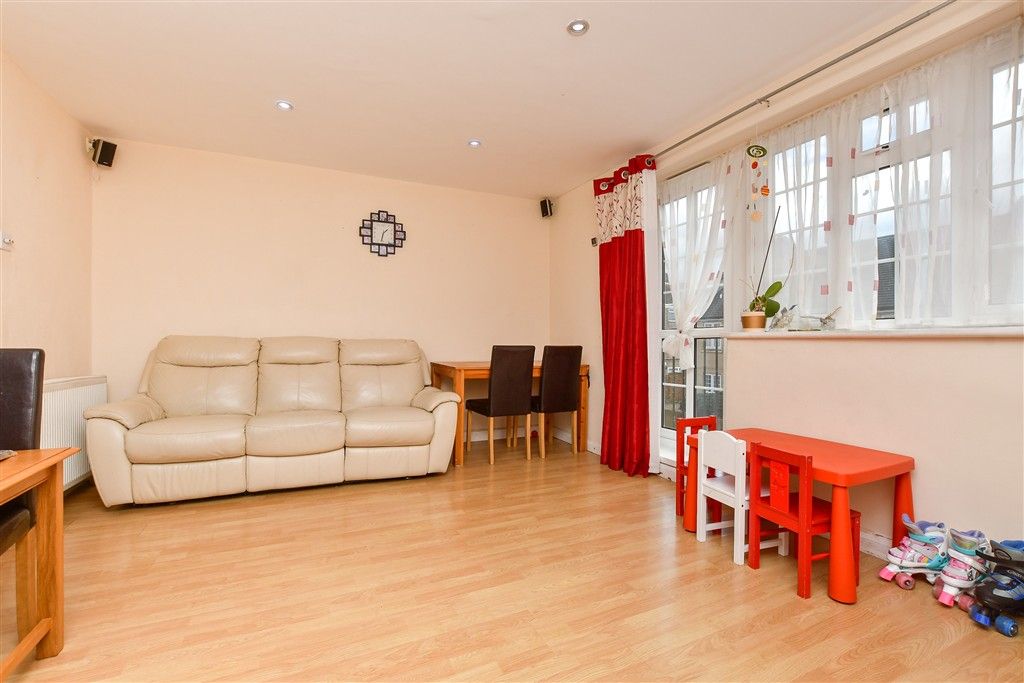 Property photo 3 of 14 Lounge/Diner