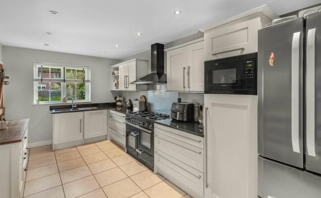 Property photo 2 of 8