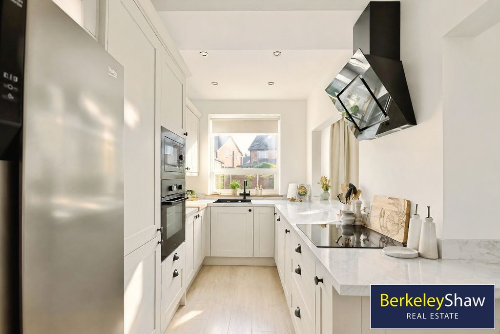 Property photo 3 of 13 Pbox-Img.Png