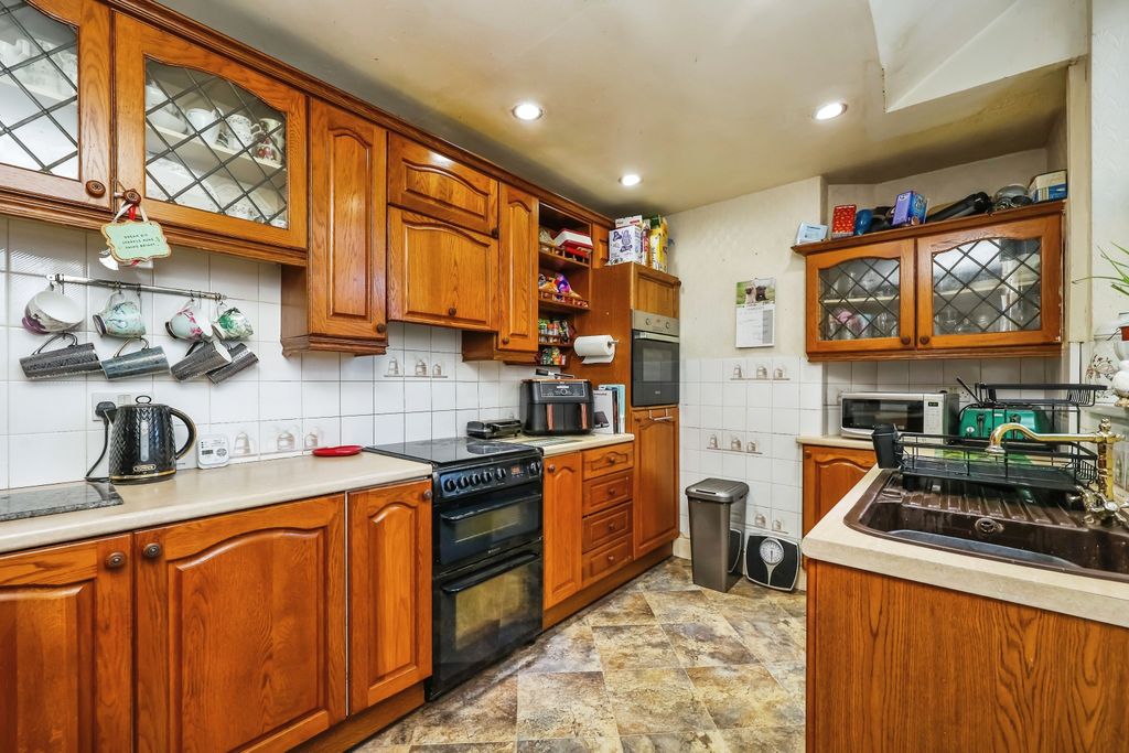 Property photo 2 of 15 Kitchen