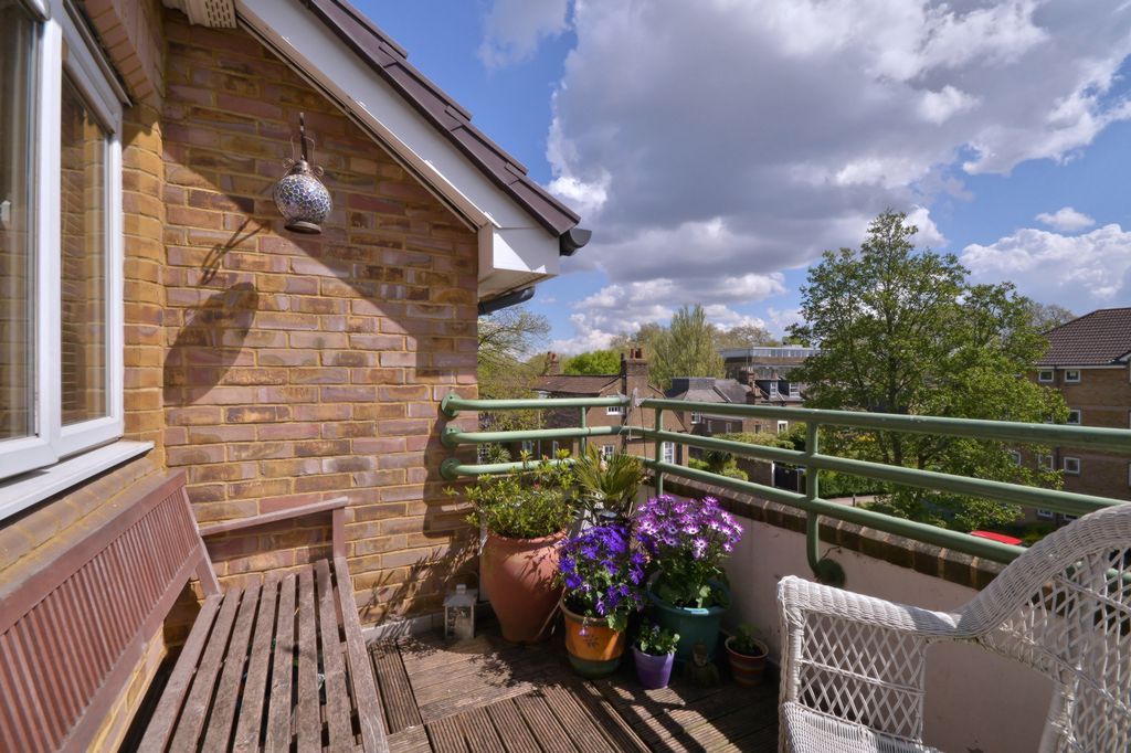 Property photo 1 of 13 Photo 8