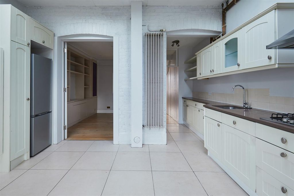 Property photo 3 of 24