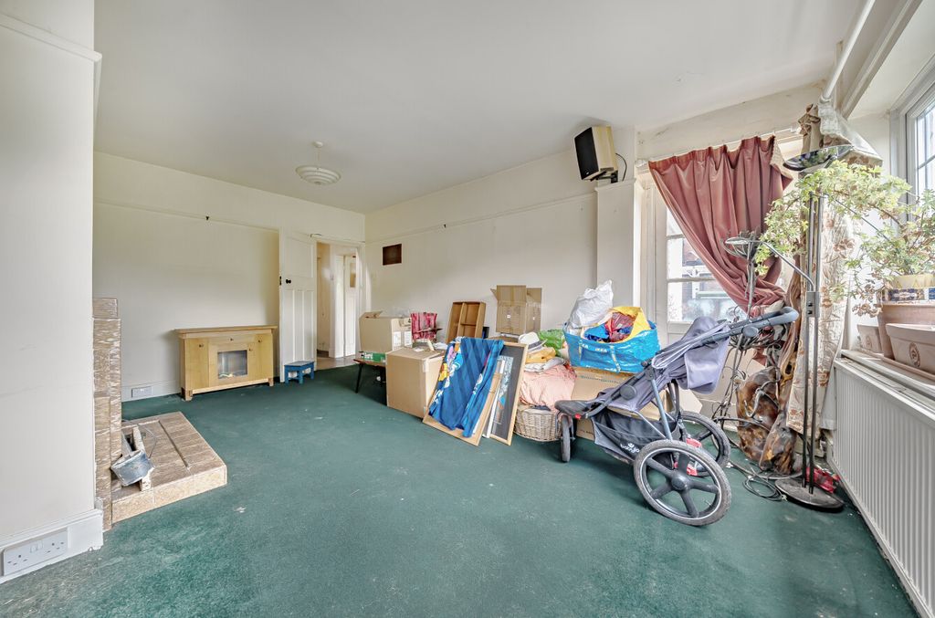Property photo 3 of 18 11-682238Ae5F24E-1288399-Arw-11