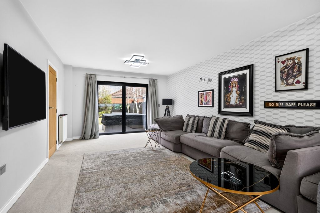 Property photo 3 of 20