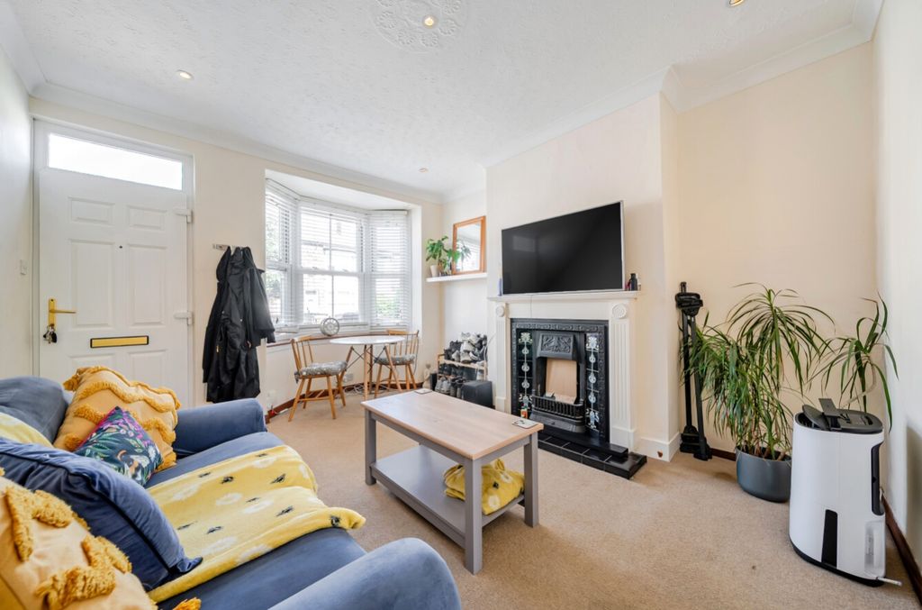 Property photo 3 of 16 Ewemove Harrogate Living Room