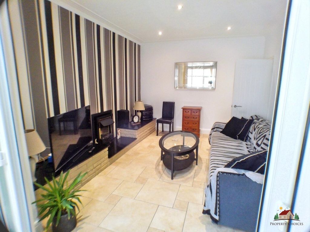 Property photo 2 of 17 Living Room