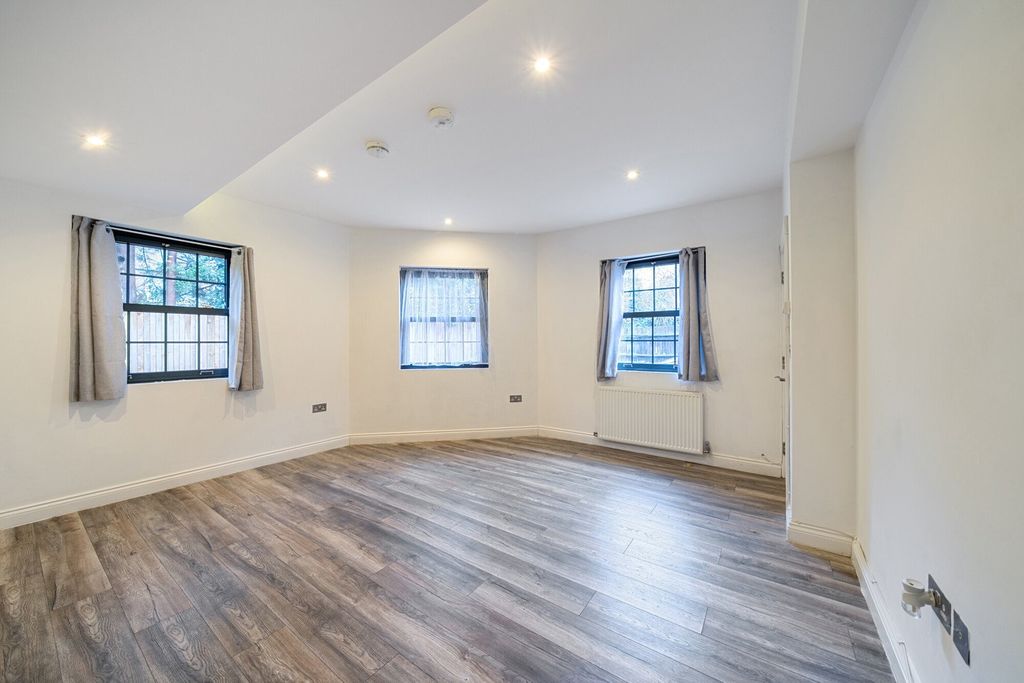 Property photo 2 of 7 2