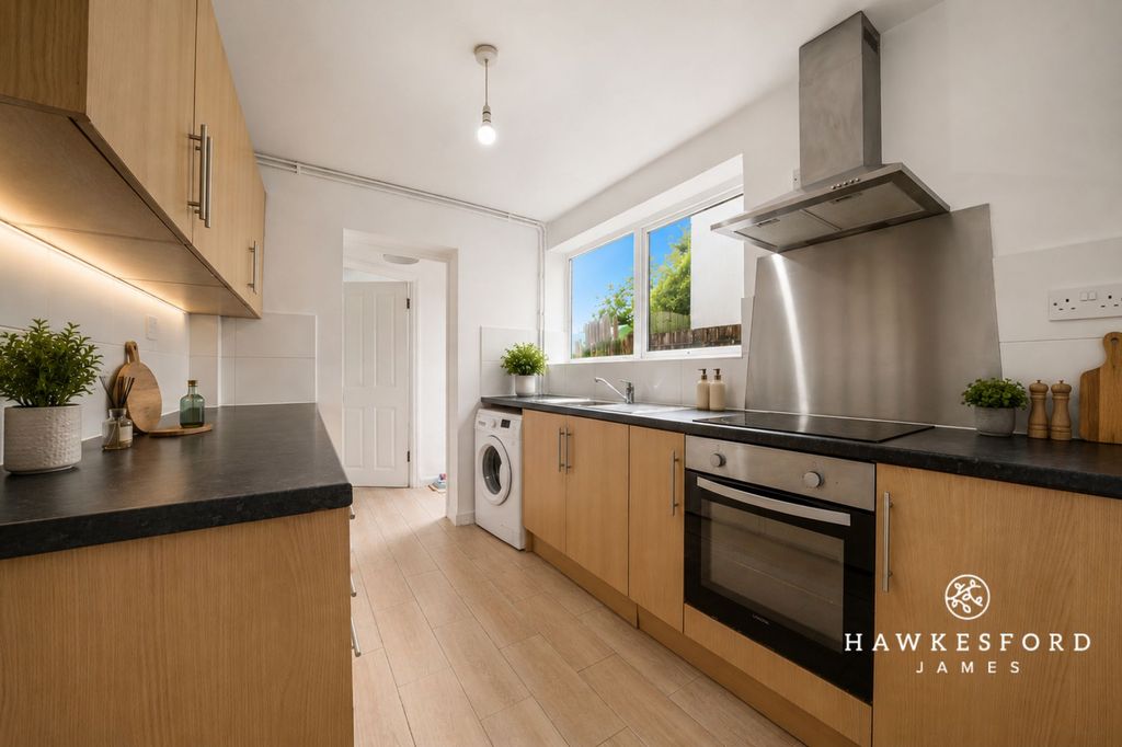 Property photo 3 of 16 Shortlands Road, Sittingbourne - Kitchen