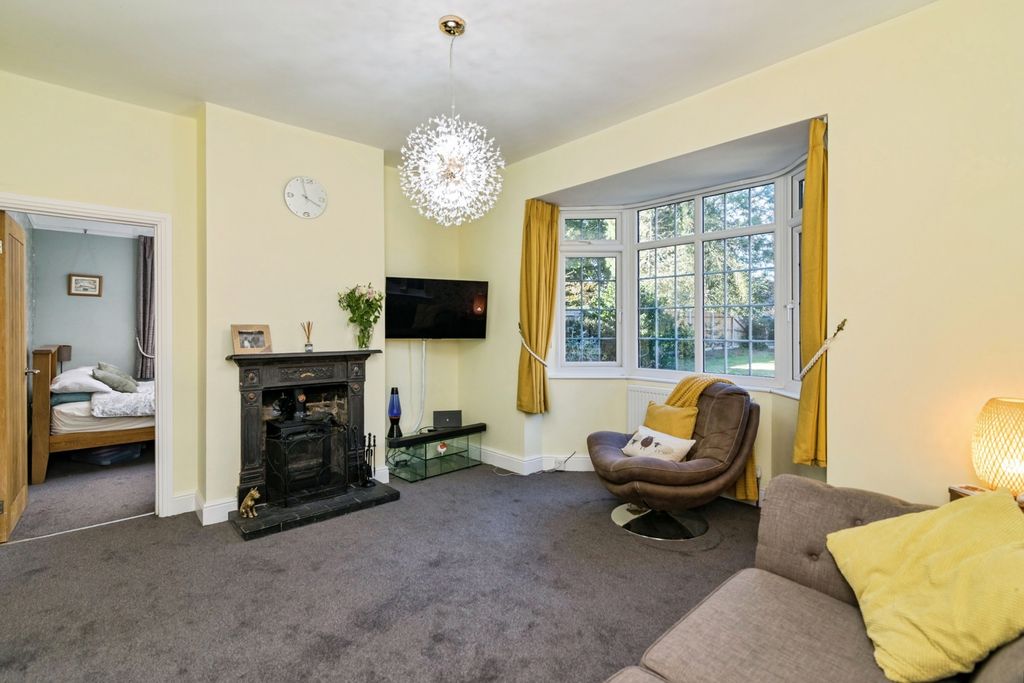 Property photo 2 of 31 Sitting Room