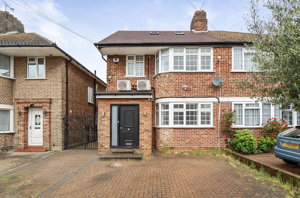 Property photo 1 of 12 Davidson Frost-Wellings, Dfw, Wychwood Close, Exte