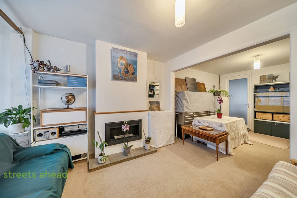 Property photo 2 of 19 7311Bfe0-Ac0E-4A0...