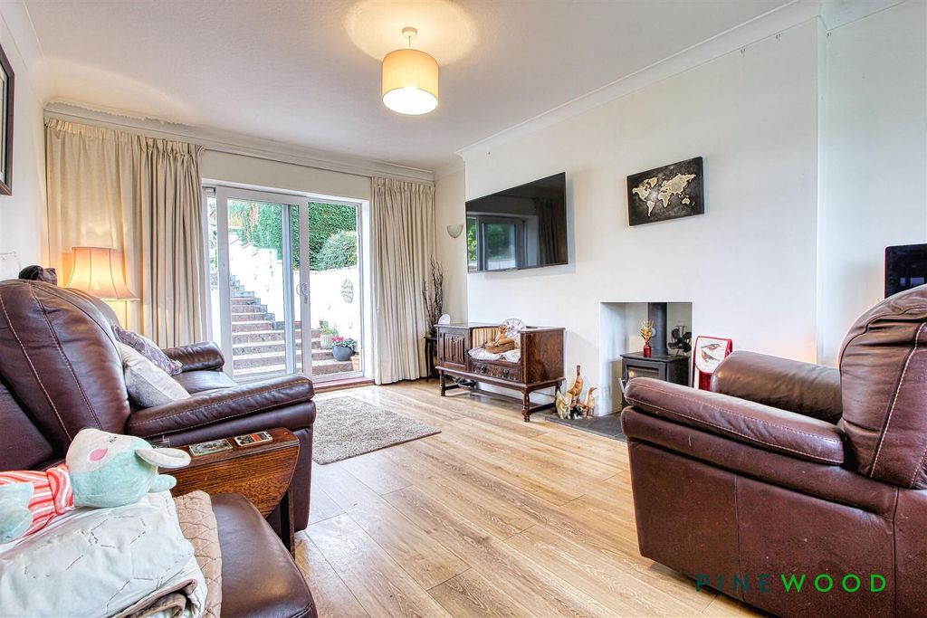 Property photo 2 of 21 Lounge