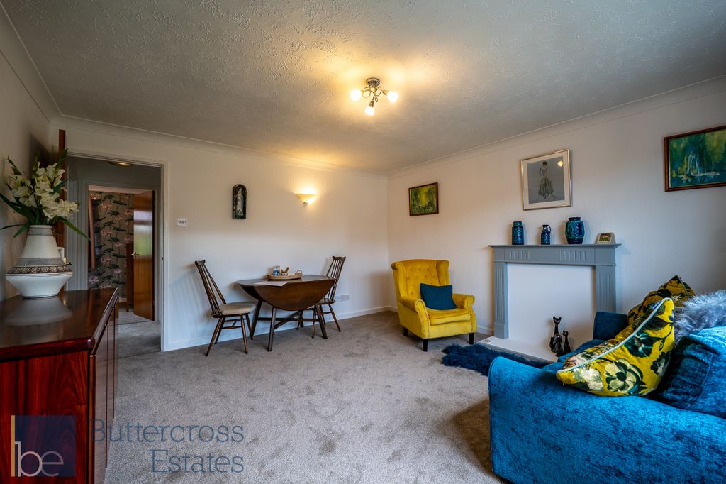 Property photo 3 of 19 Lounge