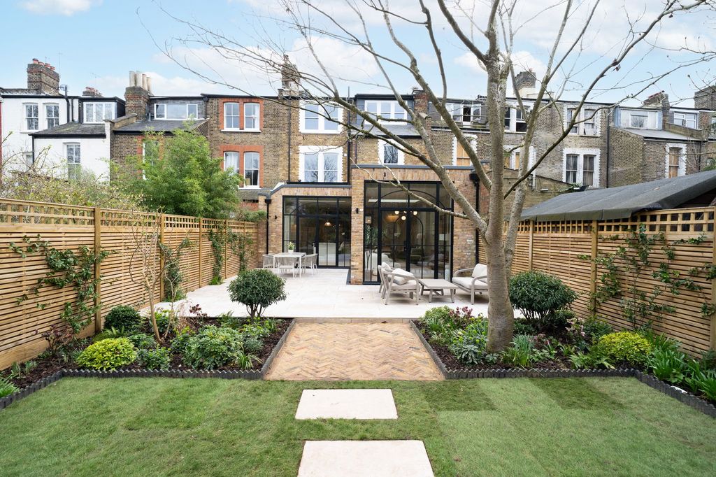 Property photo 3 of 24