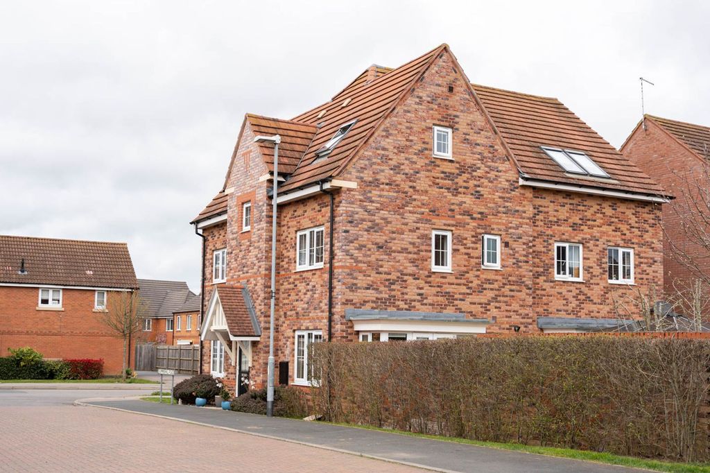 Property photo 2 of 33