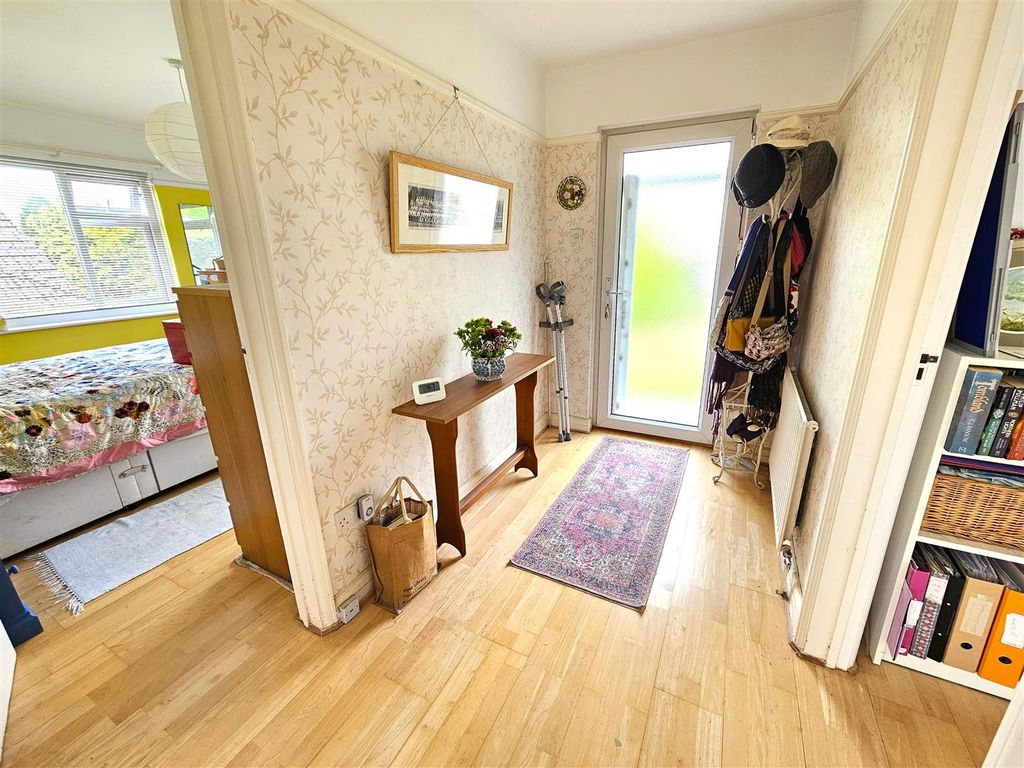 Property photo 2 of 16 Hall.Jpg