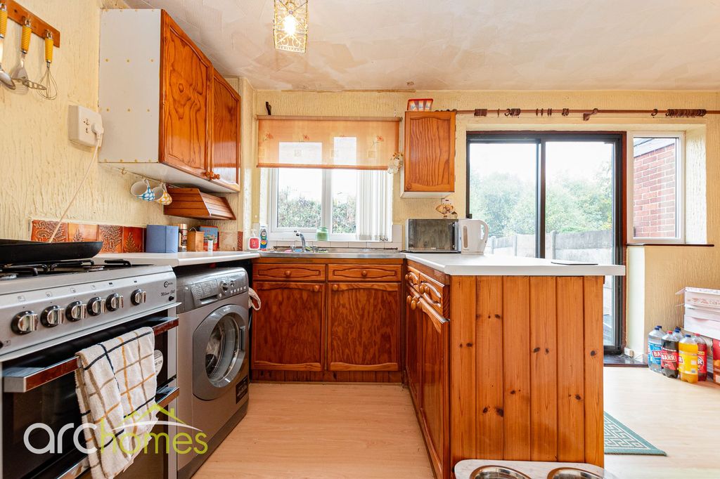 Property photo 3 of 14