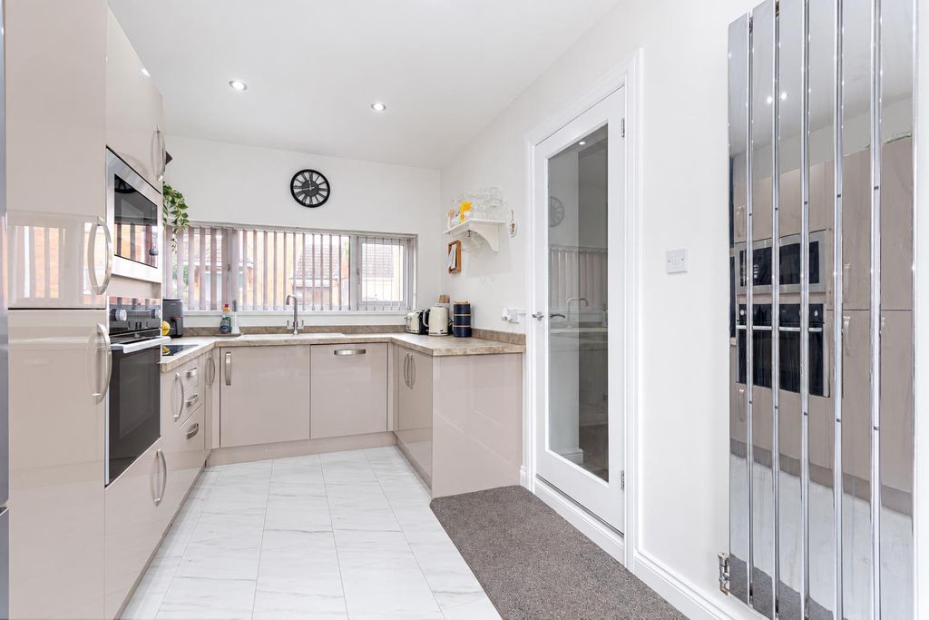 Property photo 2 of 22 32d26d52-1Fc1-4F52-8070-1A2099Fe693F.Png