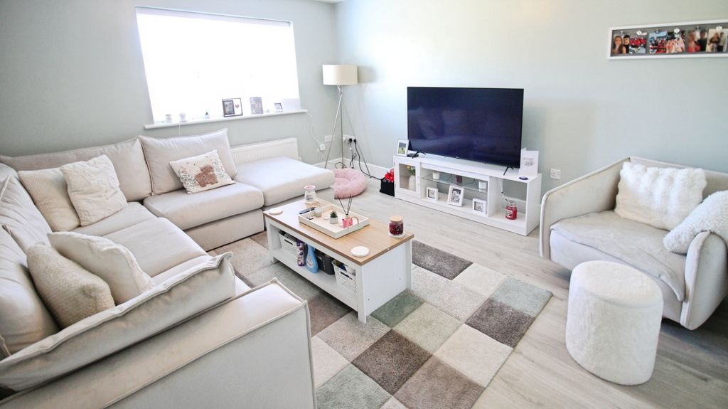 Property photo 2 of 18 Lounge.Jpg