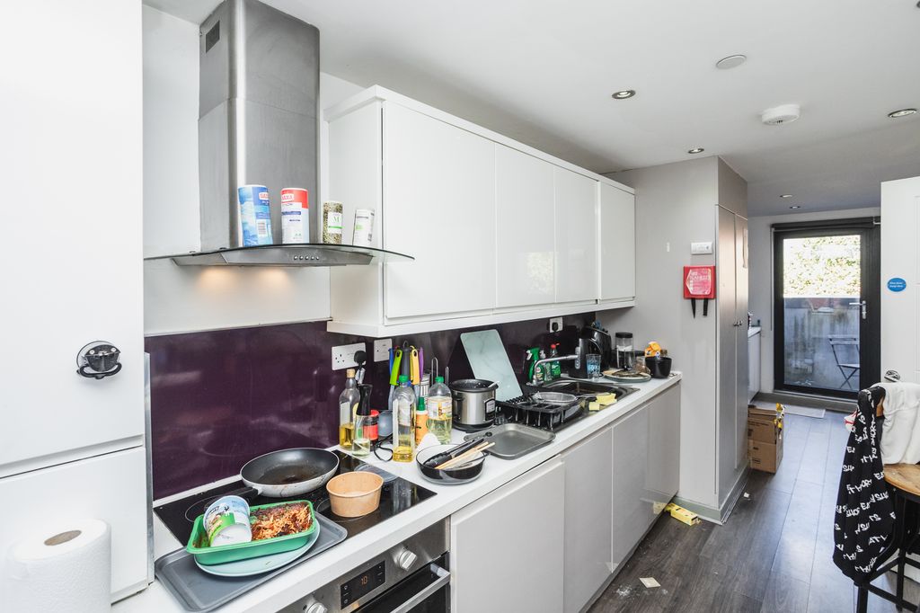 Property photo 2 of 25